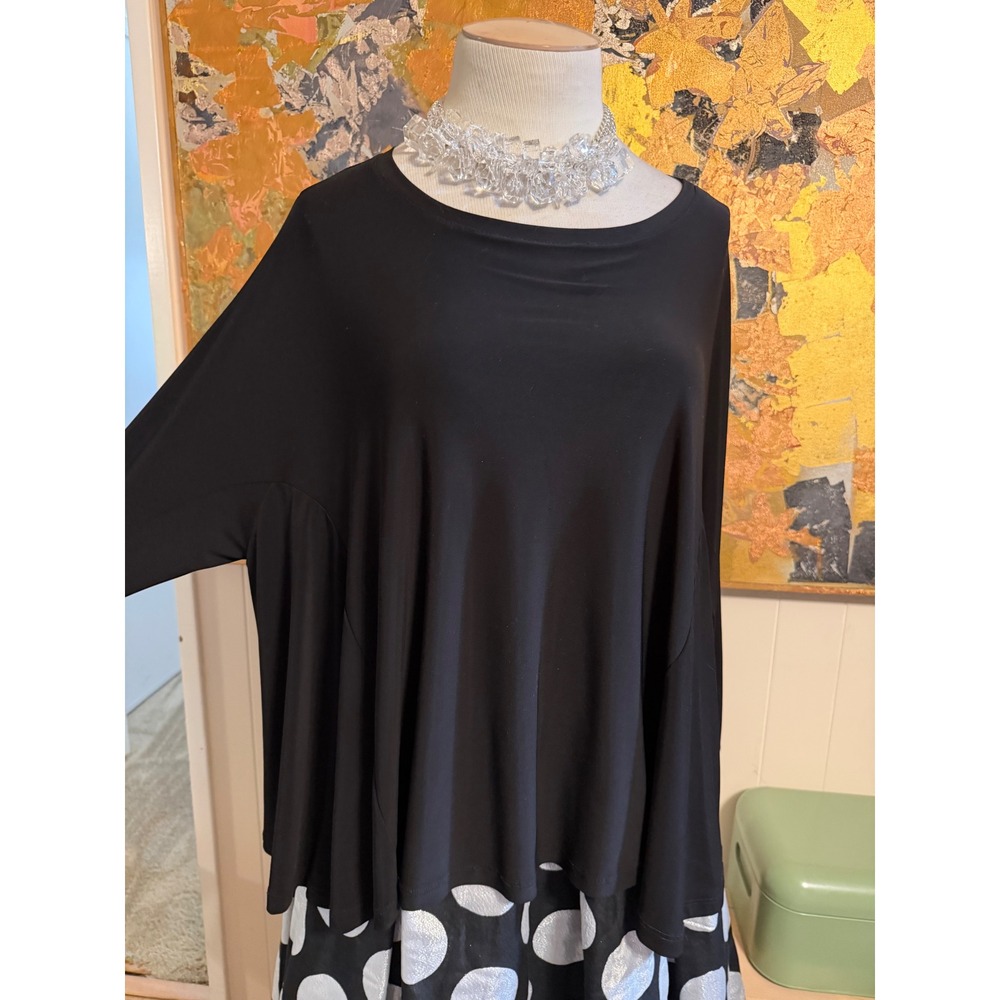 IC by Connie K Black Tunic Top Womens Medium Asymmetrical Sharkbite Hem USA Made